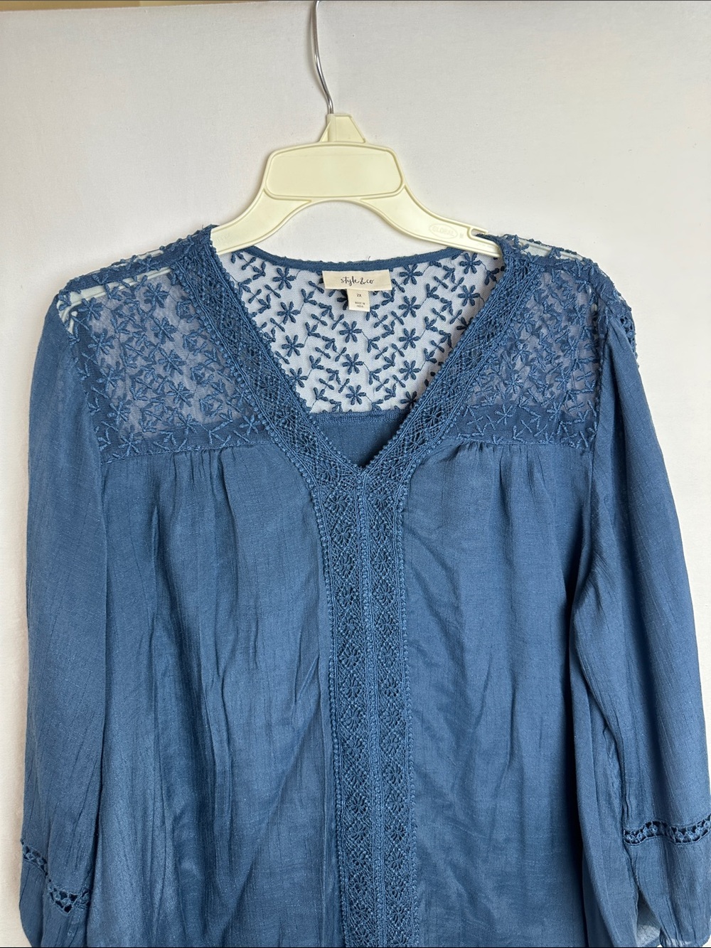 Style & Co. blue long sleeve V-neck tunic blouse with lace embroidery, size 2X - Picture 2 of 8